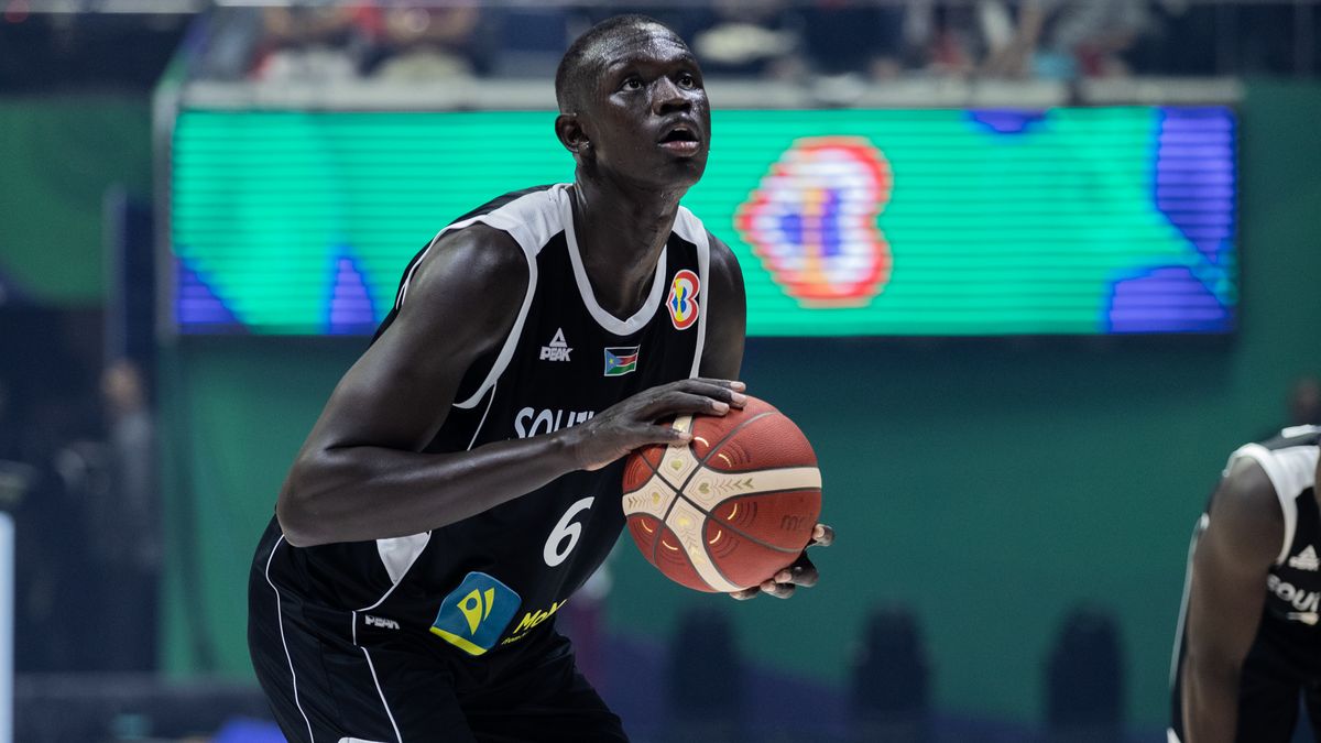 218 centimetrů a NBA ho vidí. Jižní Súdán nasadil na MS šestnáctiletého hocha
